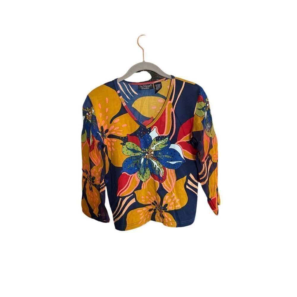 Le Mieux studio women’s abstract, floral, embellished T-shirt, Blouse size small